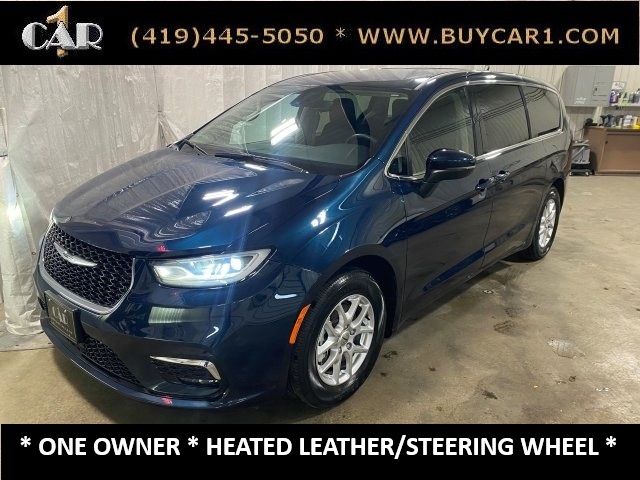 2023 Chrysler Pacifica Touring L's photo