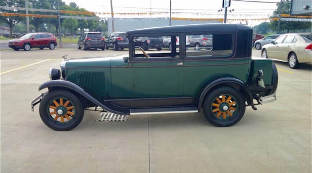 1928 Pontiac Six a dealer-family showcase